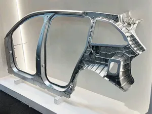 Литые детали кузова автомобиля  